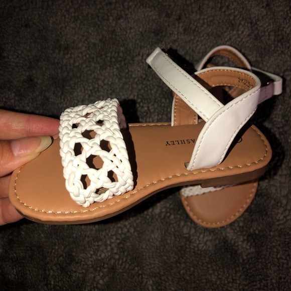 Laura Ashley | Toddler Girl Sandals | Size 7 - Picture 4 of 4